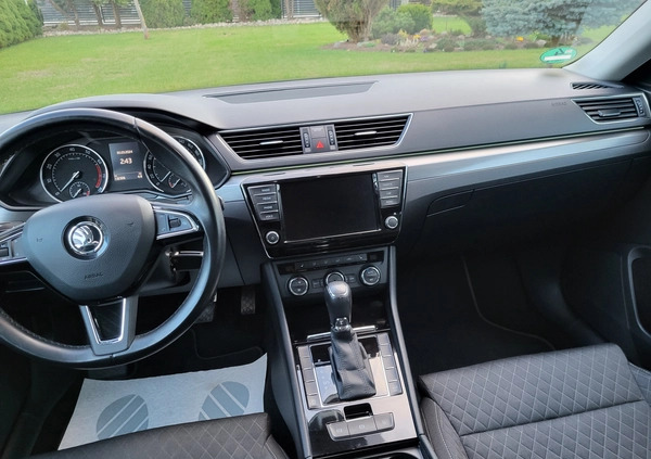 Skoda Superb cena 69900 przebieg: 132306, rok produkcji 2015 z Józefów małe 742